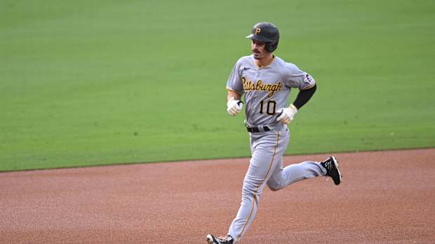 Pittsburgh Pirates OF Bryan Reynolds rounds bases